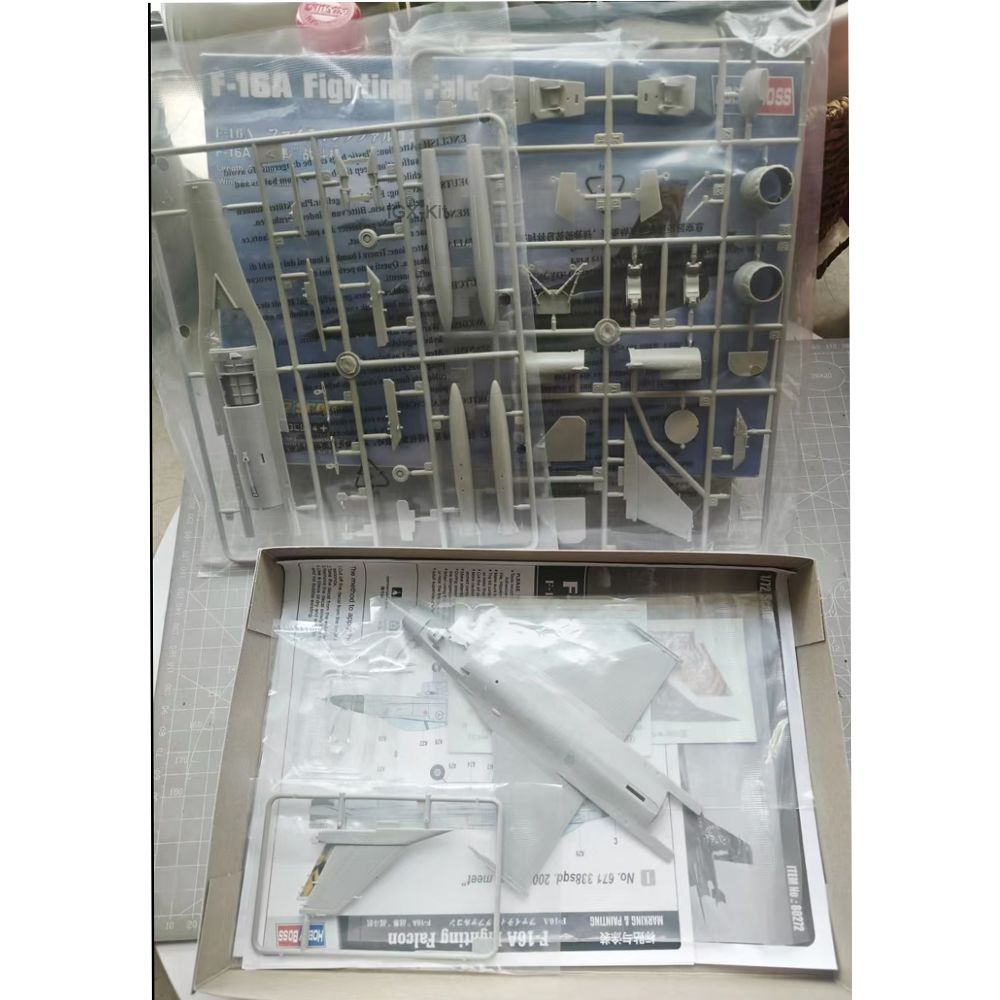 Model Kit F16 - Hobbyboss 80272, Escala 1:72, Avión de